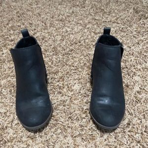 Size 13 girls black booties. Zippers on both sides.